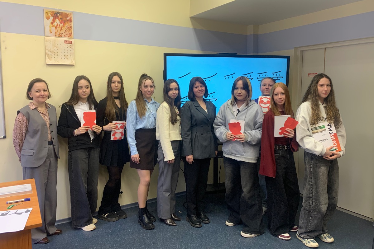 «Иероглиф успеха: от школы к университету»: школьники Бугровского ЦО №3 погрузились в мир Китая в стенах ВШМО